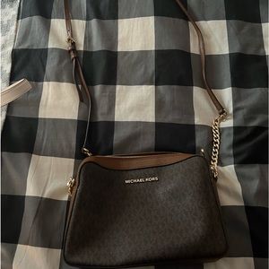 Michael kors cross body